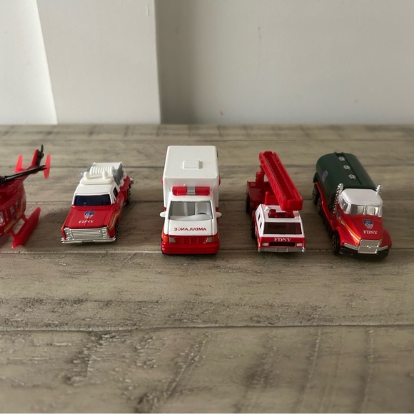 🚒🚨FDNY Lot of Transportation Vehicles with accessories🚑🚨 - Picture 9 of 13